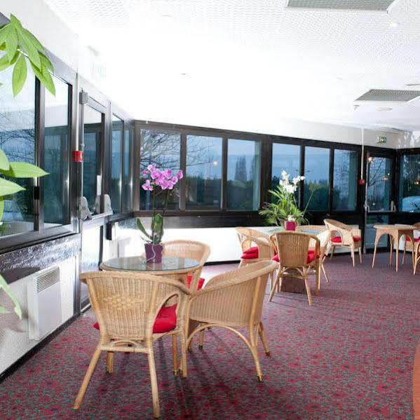 Egg Hotel Gonesse Exterior foto